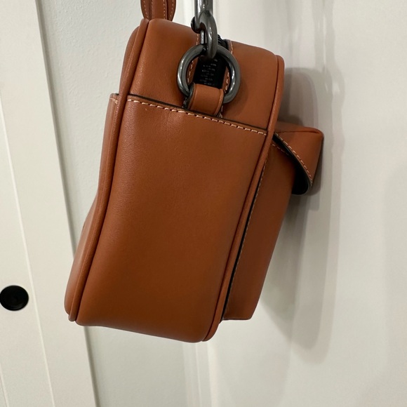 Coach Warner Tan Leather Crossbody Messenger with Front Buckle - Picture 4 of 10